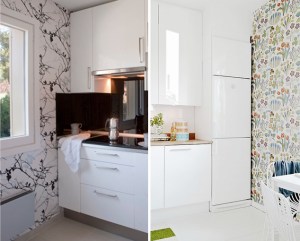 Cocina muy actual, azulejos cubiertos con papel pintado y cristal lacado negro.