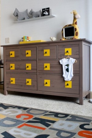 Cuadrados amarillos, realizados con papel