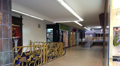 Reparación de Calzado Juan, en el Centro Comercial La Marina